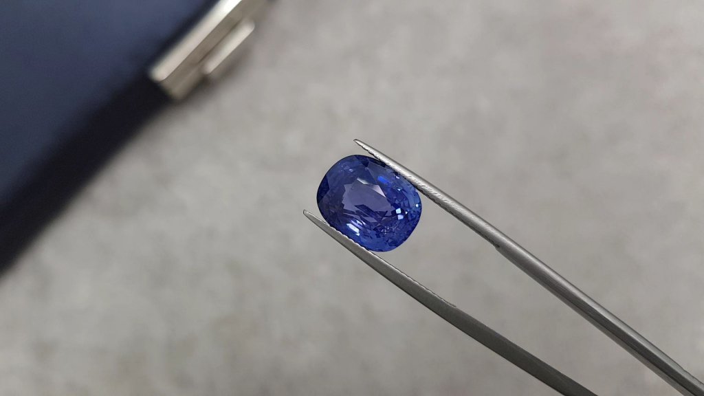 Unheated Cornflower blue sapphire 9.07 ct in cushion cut, Sri Lanka Image №3
