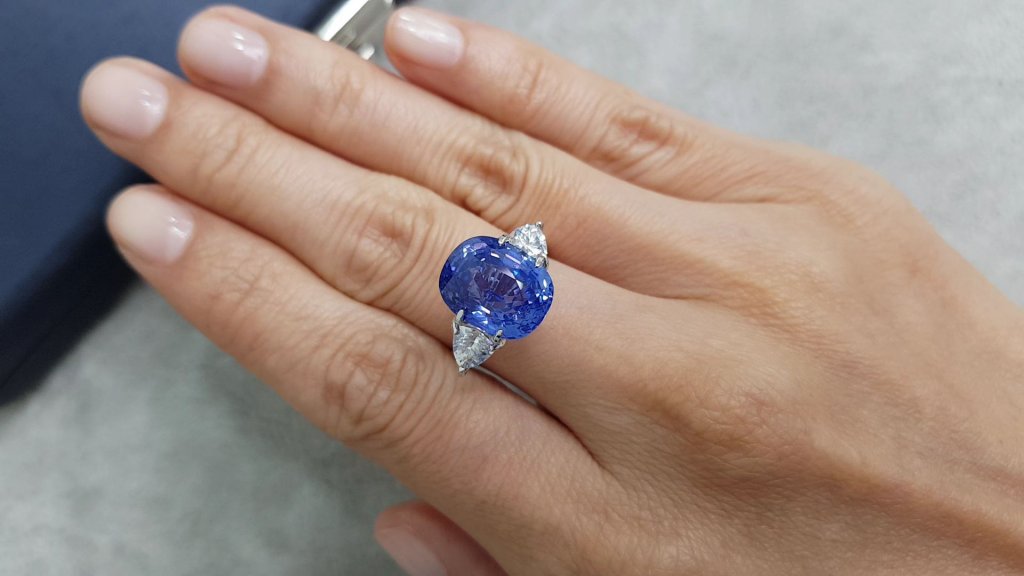 Unheated Cornflower blue sapphire 9.07 ct in cushion cut, Sri Lanka Image №5