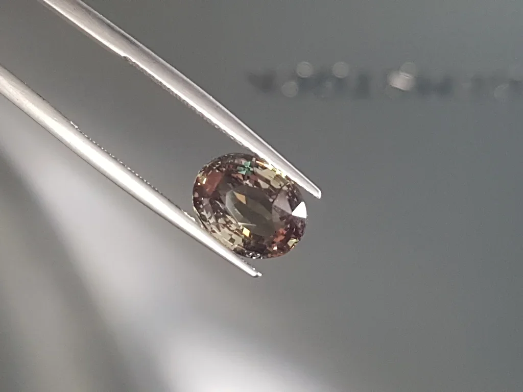 Alexandrite with strong color change effect in oval cut 5.04 ct, Sri Lanka Image №6