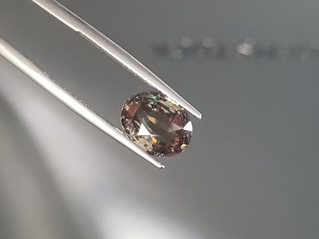 Alexandrite with strong color change effect in oval cut 5.04 ct, Sri Lanka Image №7