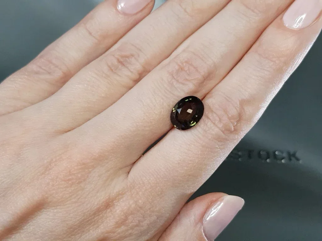 Alexandrite with strong color change effect in oval cut 5.04 ct, Sri Lanka Image №4