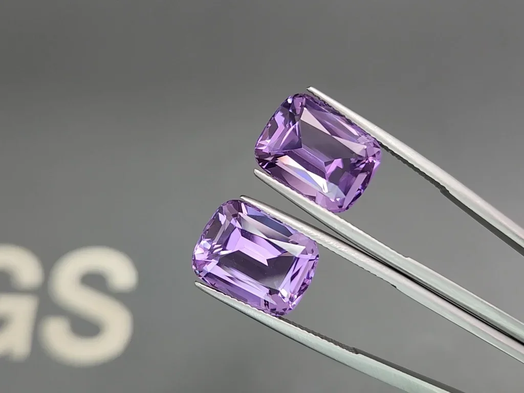 Pair of Cushion Cut Amethysts 15.13 Carats  Image №3