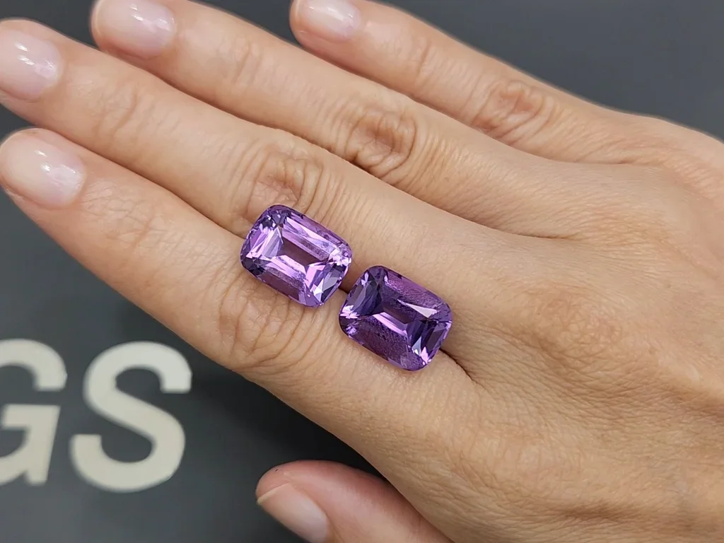 Pair of Cushion Cut Amethysts 15.13 Carats  Image №2