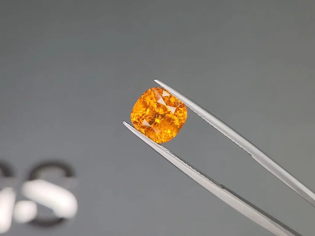 Top Fanta color spessartite garnet in cushion cut 4.23 carats, Africa Image №3
