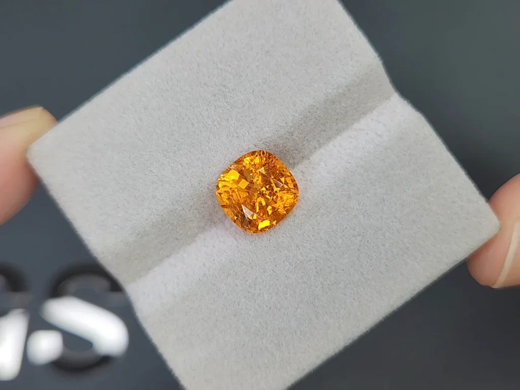 Top Fanta color spessartite garnet in cushion cut 4.23 carats, Africa Image №4