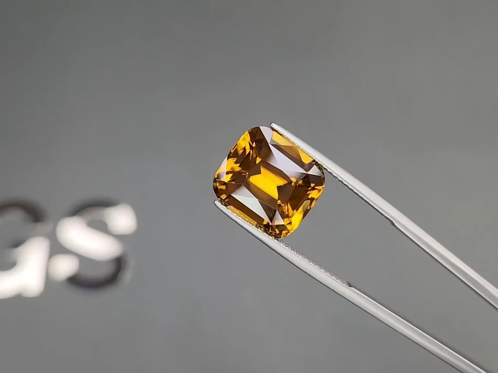 Yellow large cushion-cut zircon 14.38 carats, Tanzania Image №3