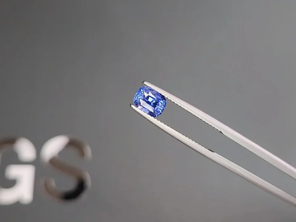 Cornflower blue sapphire in cushion cut 1.52 carats, Sri Lanka Image №3