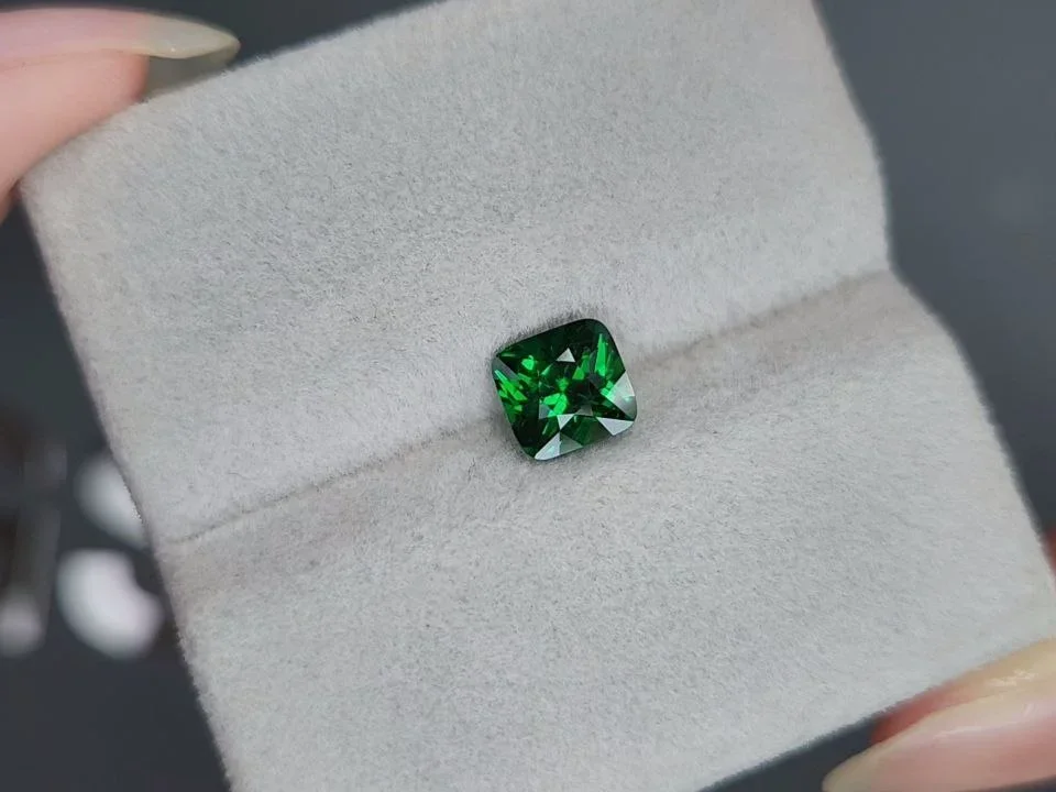 Vivid green tsavorite garnet in radiant cut 1.27 carats, Tanzania  Image №4
