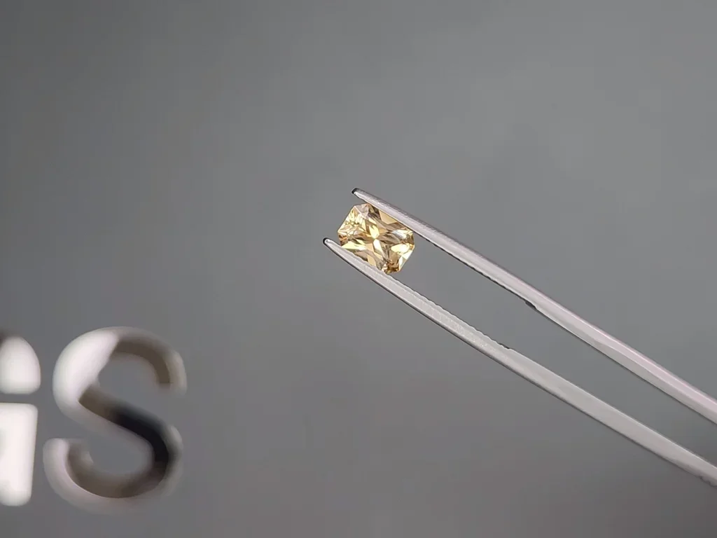 Orange-yellow sapphire in octagon cut 0.95 carats, Madagascar Image №3