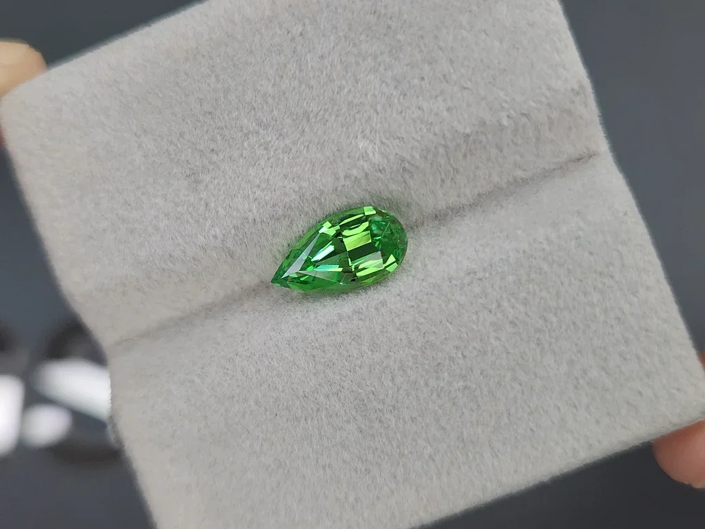 Neon Green tsavorite garnet in pear cut 1.75 carats, Tanzania Image №4