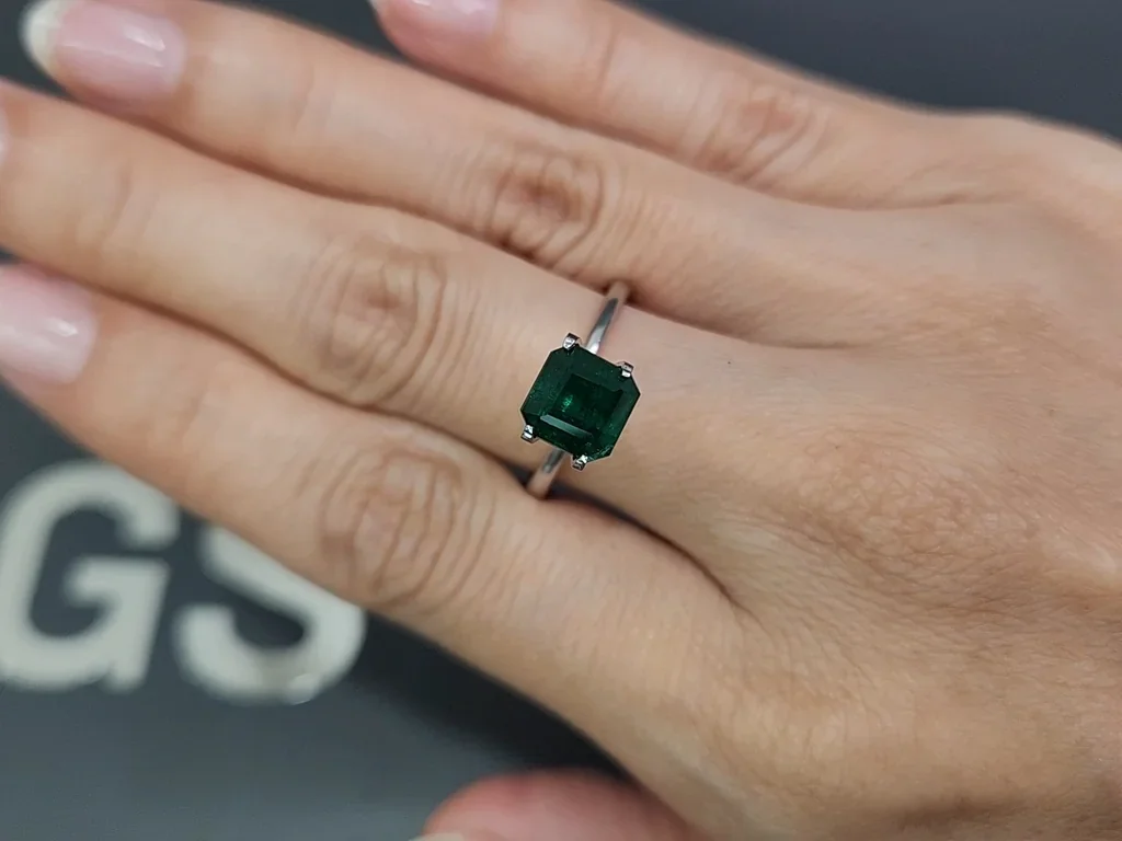 Emerald Vivid Green octagon cut 2.02 carats, Pakistan Image №5