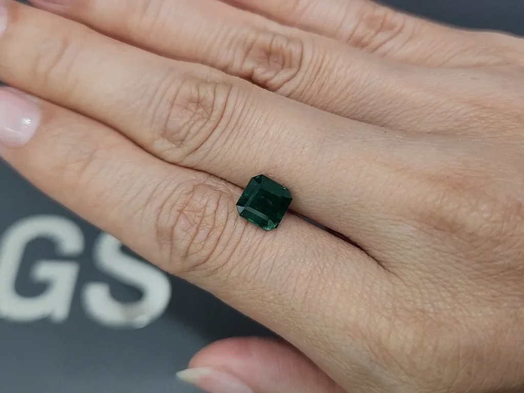 Emerald Vivid Green octagon cut 2.02 carats, Pakistan Image №2