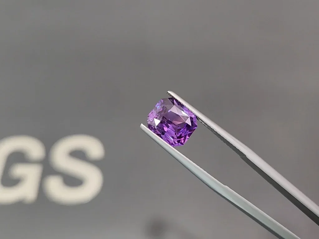 Unheated purple sapphire radiant cut 3.51 carats, Sri Lanka Image №3