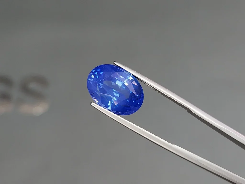 Large unheated blue sapphire oval cut 10.53 carats, Sri Lanka Image №3