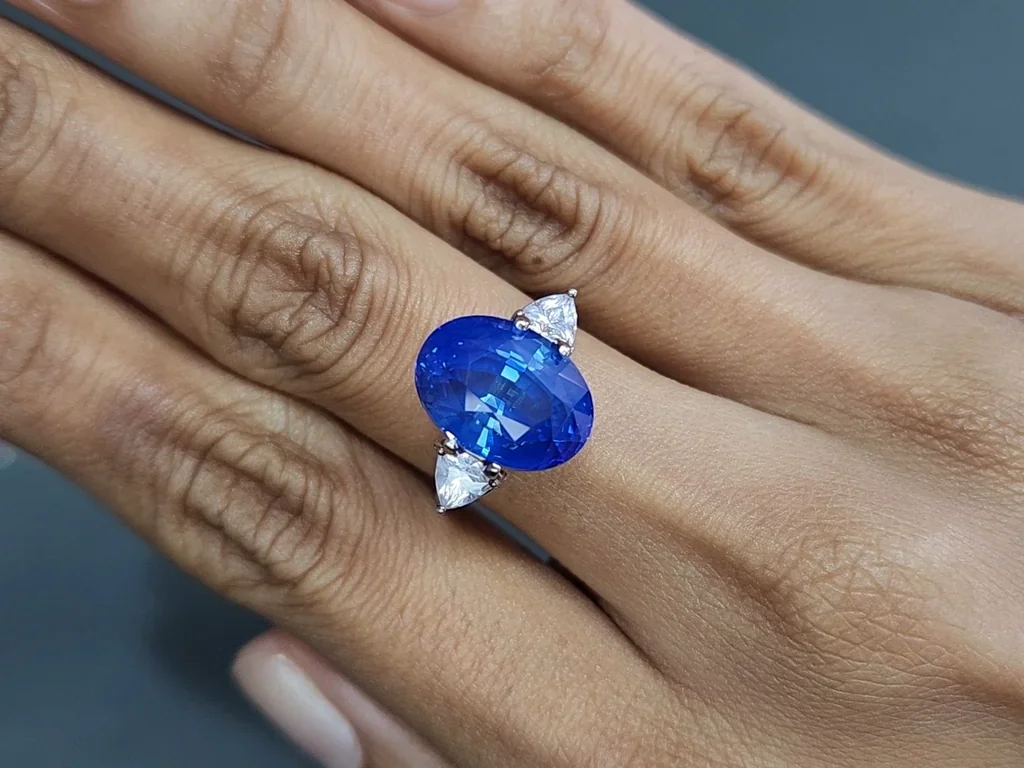 Large unheated blue sapphire oval cut 10.53 carats, Sri Lanka Image №5