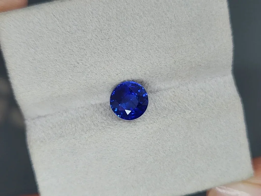 Sapphire Royal Blue round cut  2.01 carats, Sri Lanka  Image №4