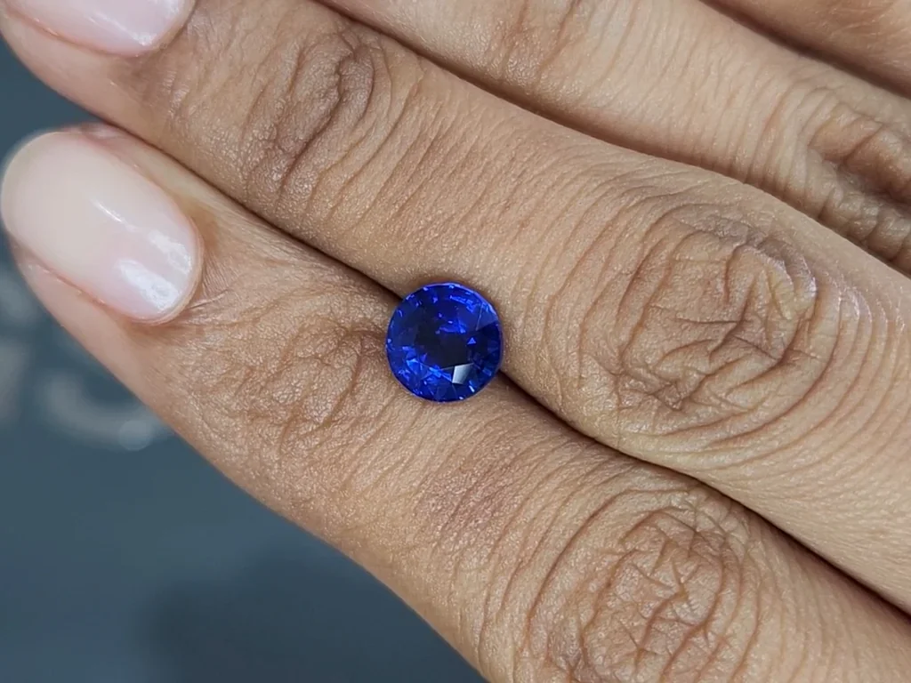 Sapphire Royal Blue round cut  2.01 carats, Sri Lanka  Image №2