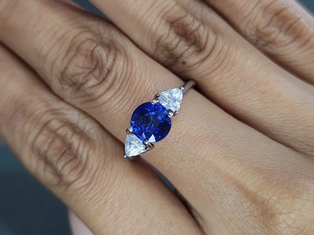 Sapphire Royal Blue round cut  2.01 carats, Sri Lanka  Image №5