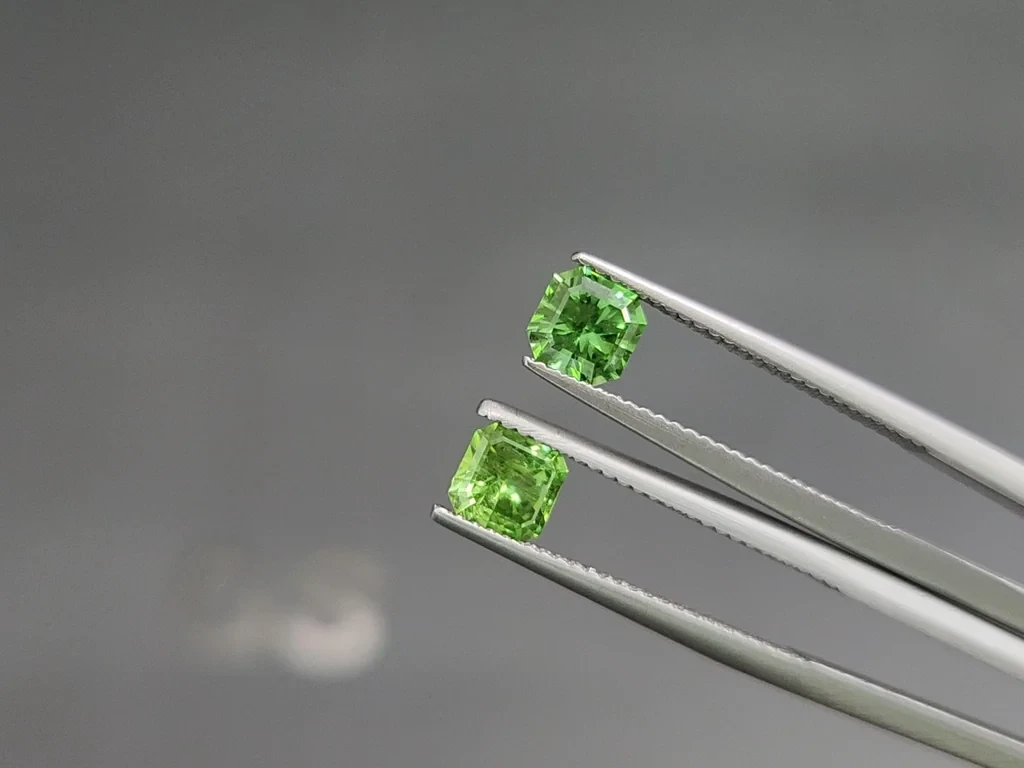 Pair of tsavorites radiant cut 1.43 carats, Madagascar Image №3