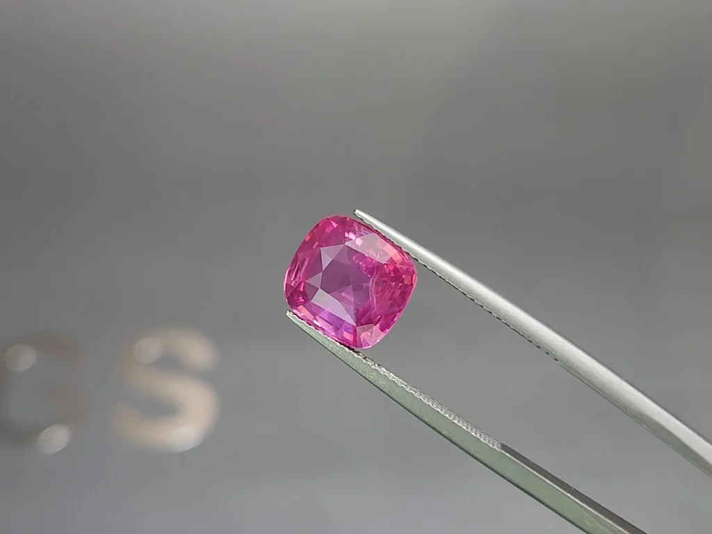 Unheated pink sapphire cushion cut 5.02 carats, Sri Lanka Image №3