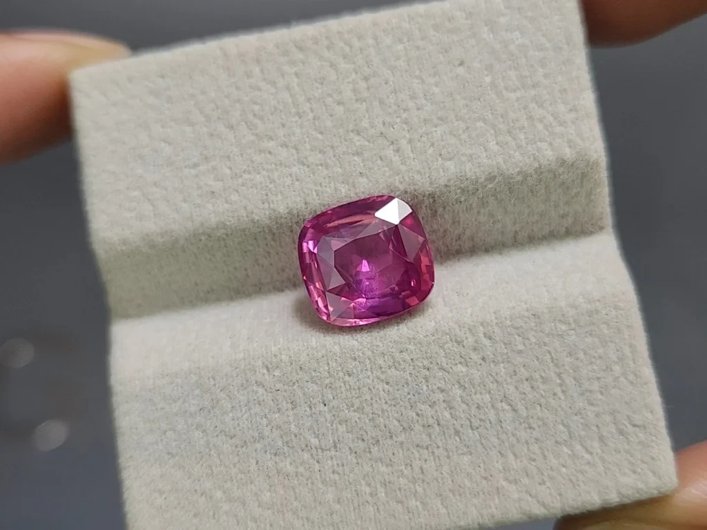 Unheated pink sapphire cushion cut 5.02 carats, Sri Lanka Image №4