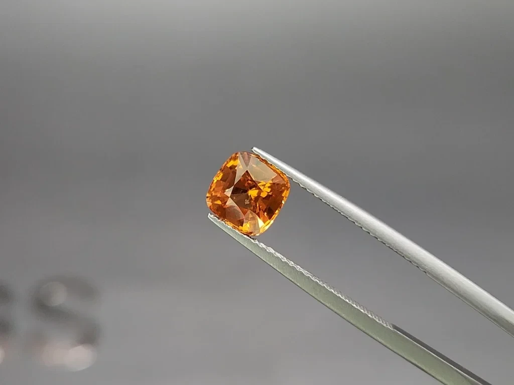 Garnet spessartine cushion cut 2.35 carats, Tanzania Image №3