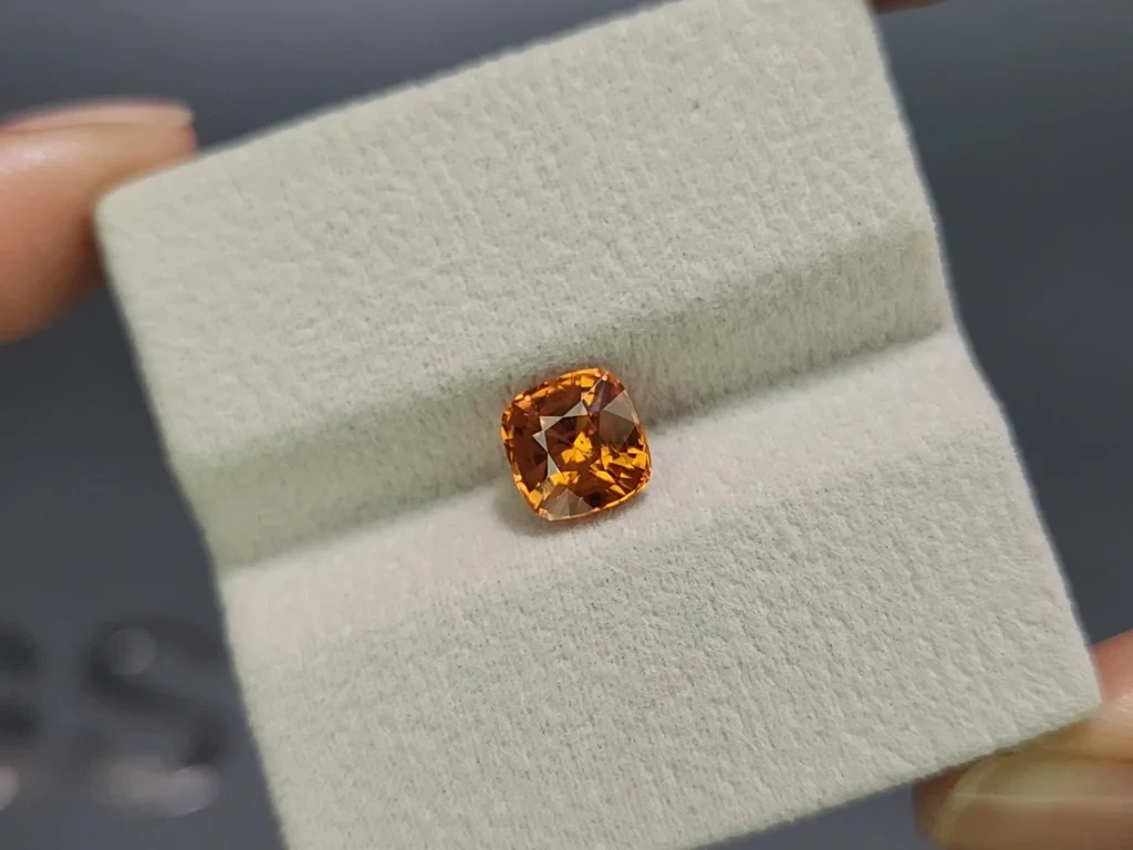 Garnet spessartine cushion cut 2.35 carats, Tanzania Image №4