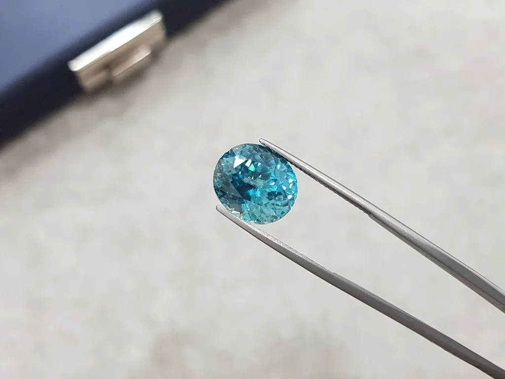 Neon blue oval cut zircon 10.92 ct Image №3