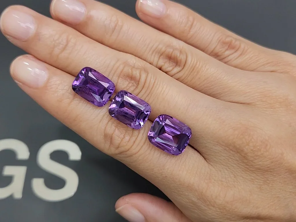 Cushion cut amethyst set 19.20 carats  Image №2