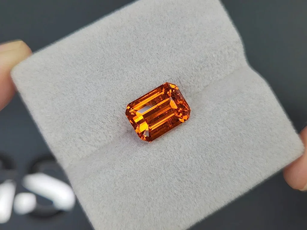 Octagon cut spessartine garnet 6.18 carats, Africa Image №4