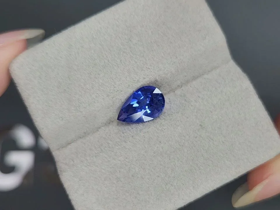 Intense blue sapphire in pear cut 2.24 carats, Sri Lanka Image №4
