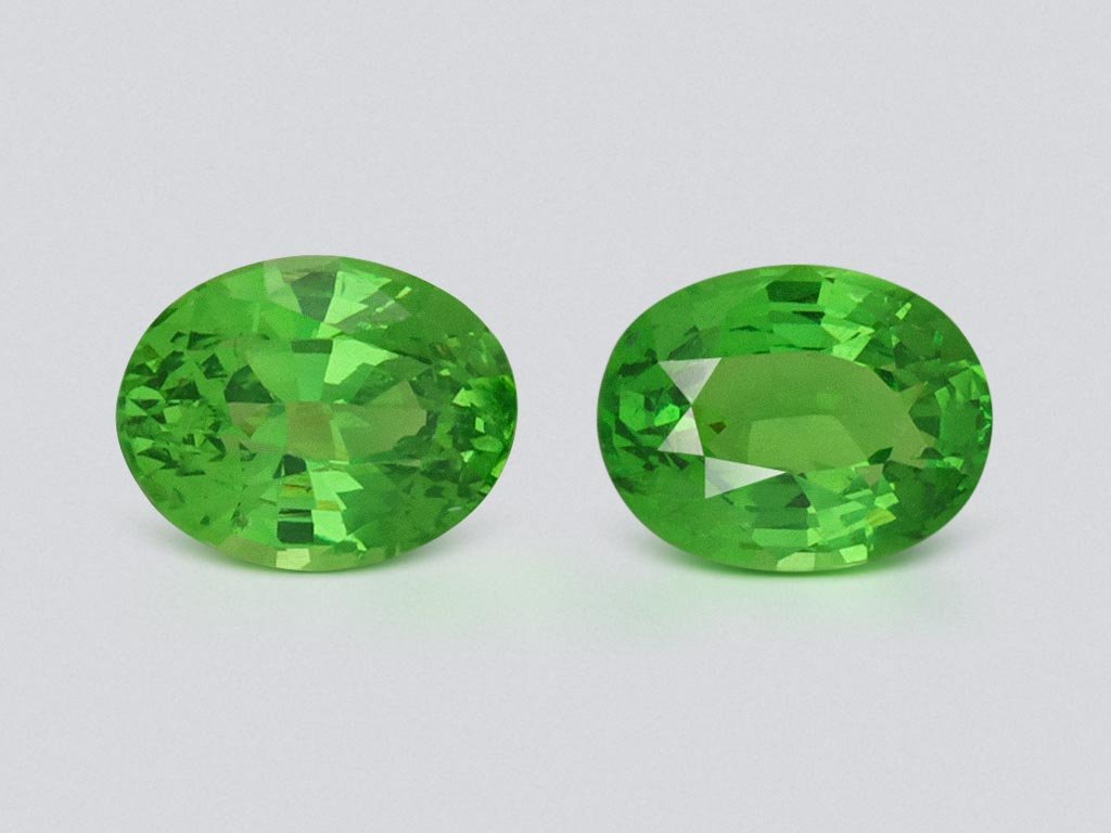 Pair of intense green tsavorites in oval cut 2.05 carats, Tanzania Image №1