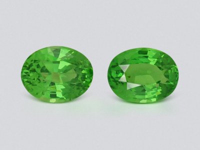 Pair of intense green tsavorites in oval cut 2.05 carats, Tanzania photo
