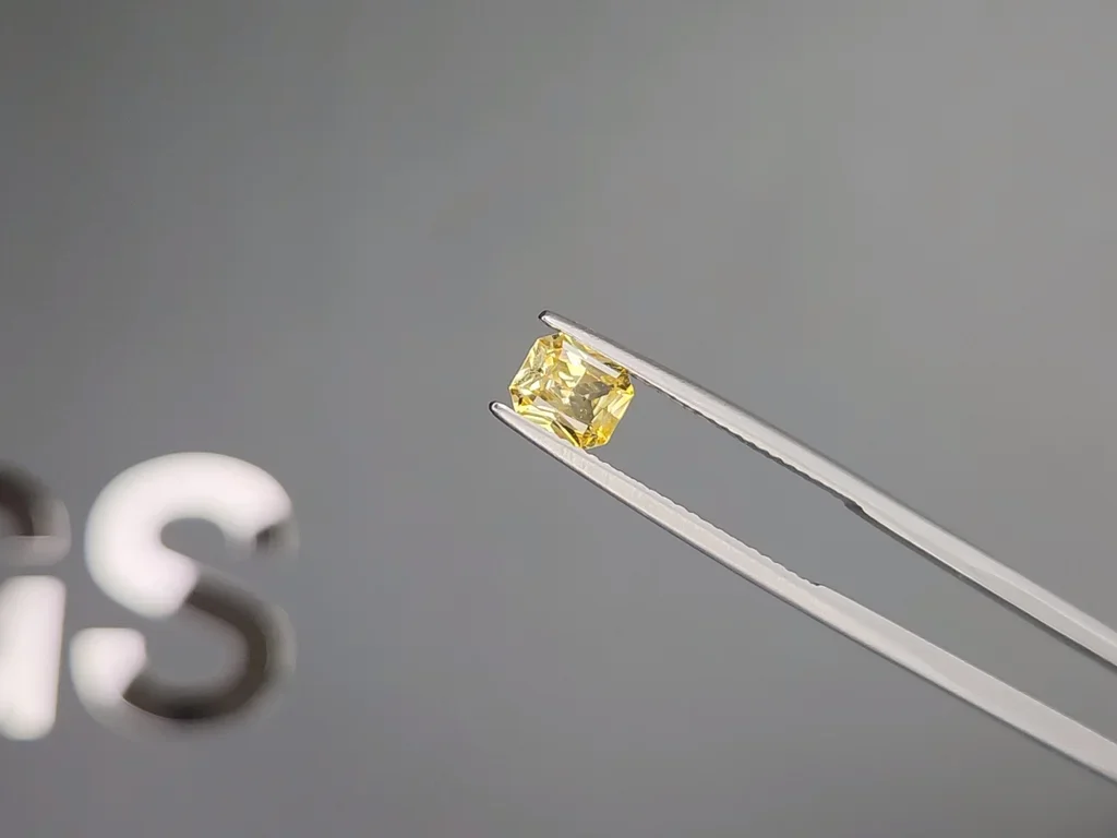 Yellow Sapphire in radiant cut 0.81 carats, Madagascar Image №3