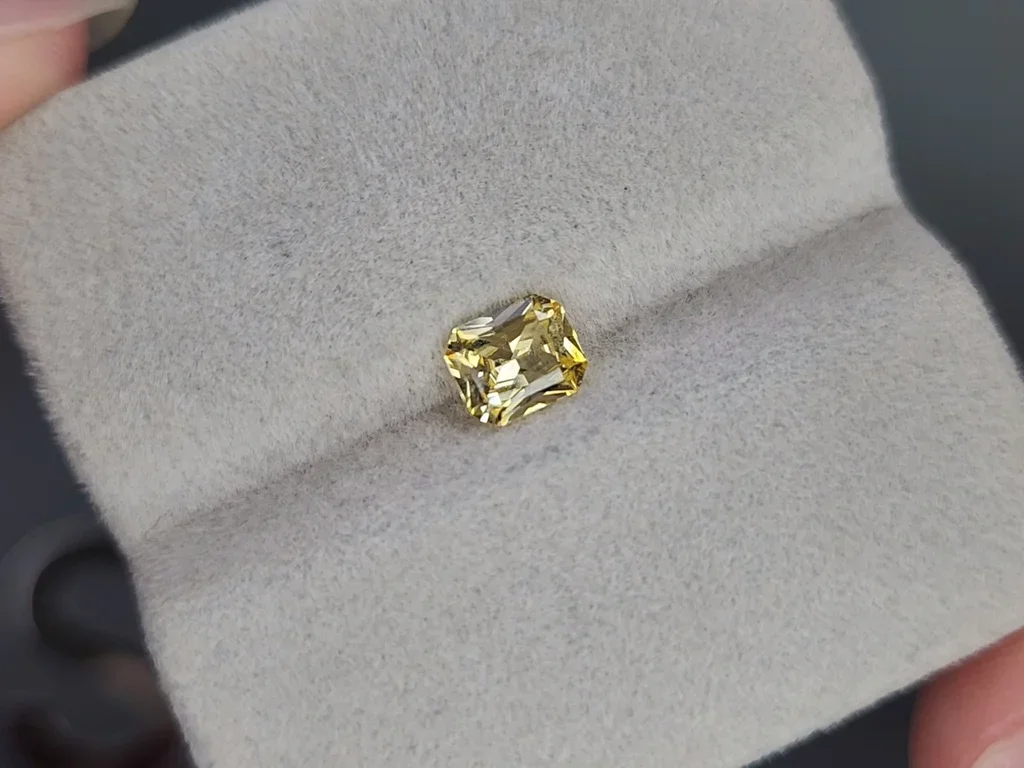 Yellow Sapphire in radiant cut 0.81 carats, Madagascar Image №4