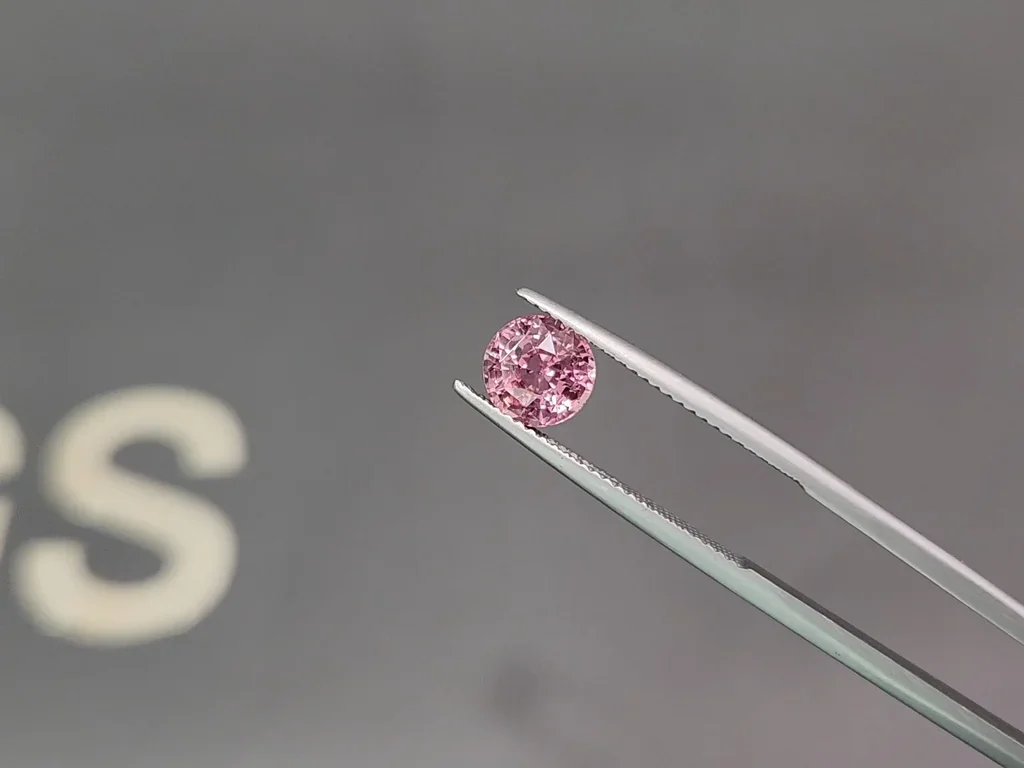 Unheated sapphire Padparadscha with Sunset hue round cut 2.02 carats, Sri Lanka Image №3