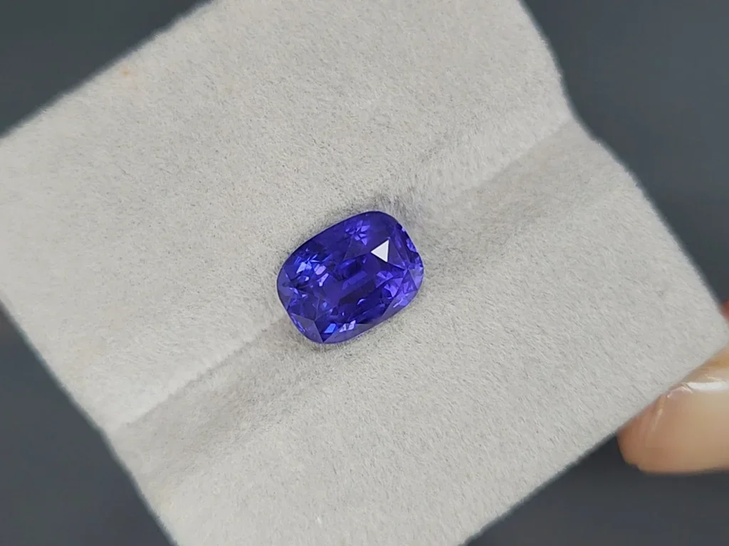 Unheated purple sapphire cushion cut 4.58 carats, Sri Lanka Image №4