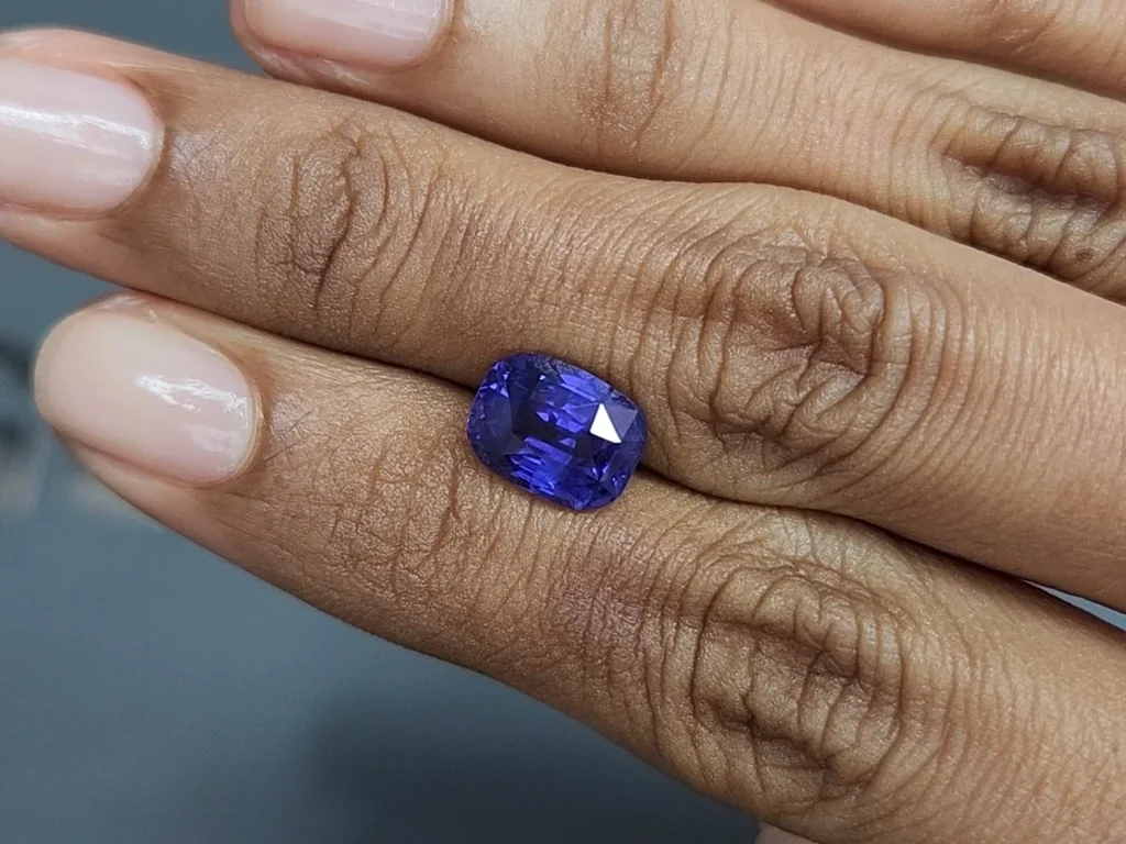 Unheated purple sapphire cushion cut 4.58 carats, Sri Lanka Image №2