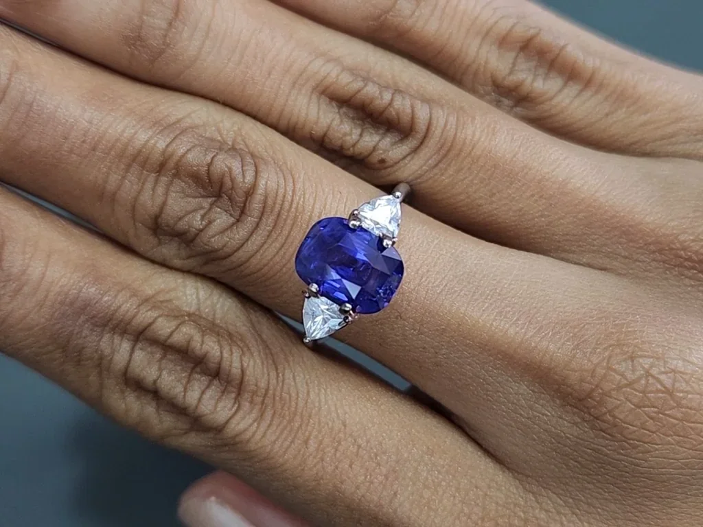 Unheated purple sapphire cushion cut 4.58 carats, Sri Lanka Image №5
