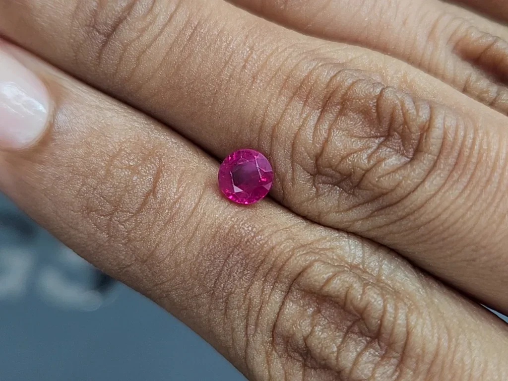 Ruby Pigeon Blood round cuts 0.96 carats, Burma Image №2