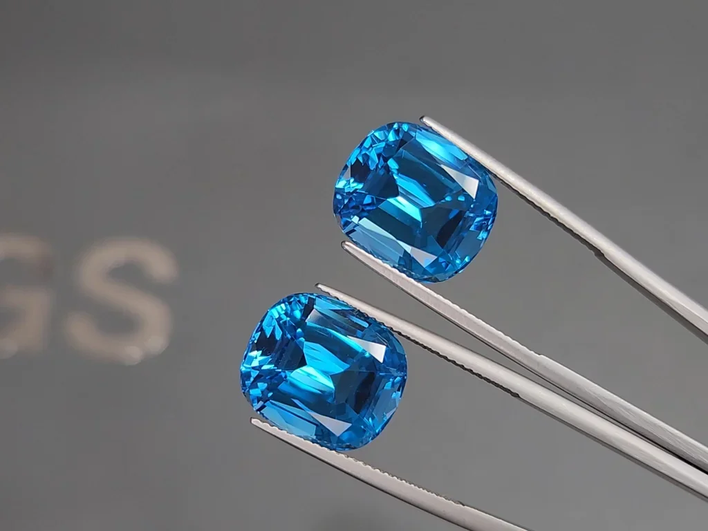 Pair of topaz Vivid Swiss Blue cushion cut 25.31 carats, Brazil Image №3