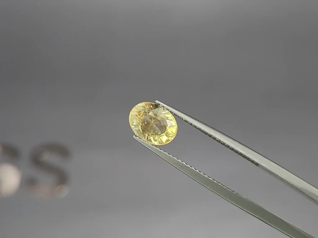 Unheated yellow sapphire oval cut 2.50 carats, Sri Lanka Image №3