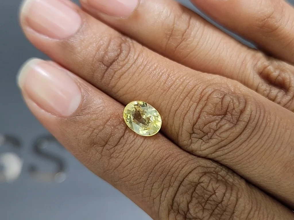 Unheated yellow sapphire oval cut 2.50 carats, Sri Lanka Image №2