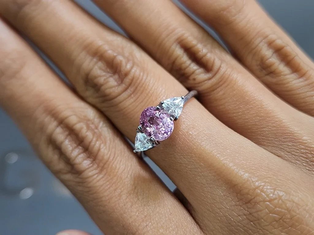 Unheated sapphire Baby Pink oval cut 2.05 carats, Sri Lanka Image №5