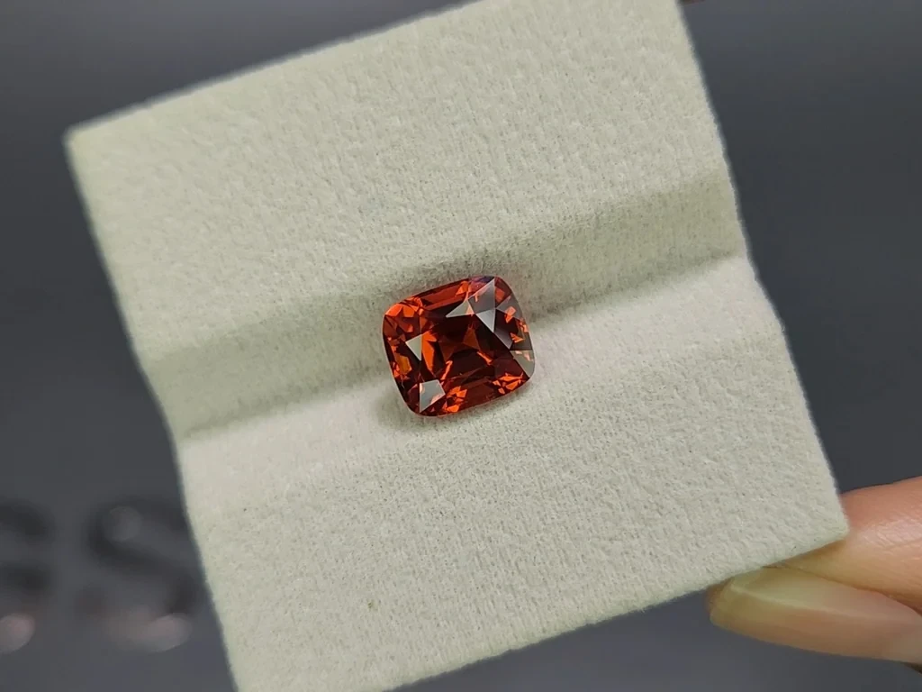 Garnet spessartine cushion cut 4.99 carats, Tanzania Image №4