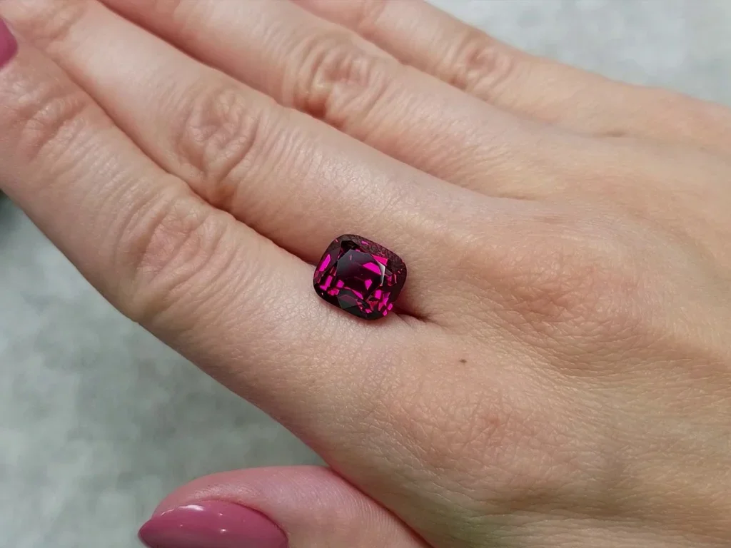 Cushion cut purple garnet 6.20 ct Image №2