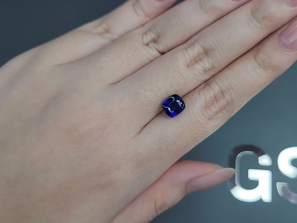 Royal blue sapphire in cabochon cut 2.62 carats, Madagascar  Image №2
