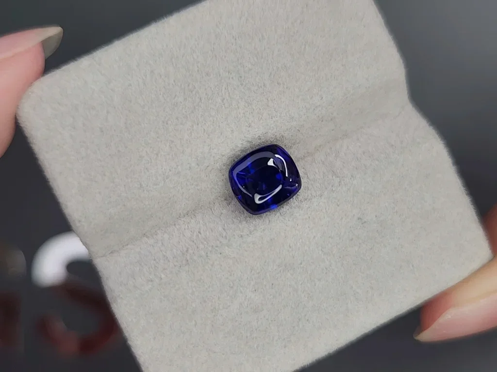 Royal blue sapphire in cabochon cut 2.62 carats, Madagascar  Image №4