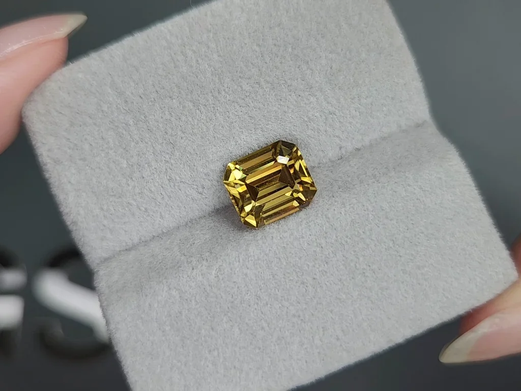 Yellow-brown zircon in radiant cut 4.04 carats, Sri Lanka Image №4