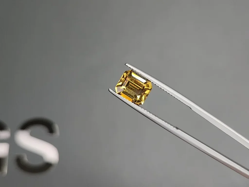 Yellow-brown zircon in radiant cut 4.04 carats, Sri Lanka Image №3